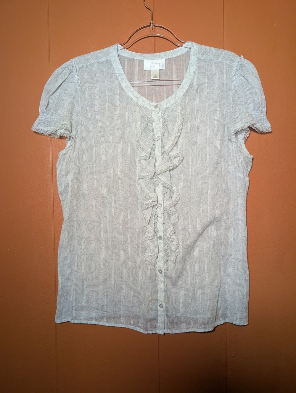Ann Taylor LOFT Blouse Womens 14 Gray Paisley Ruffle Lace Short Sleeve Cotton
